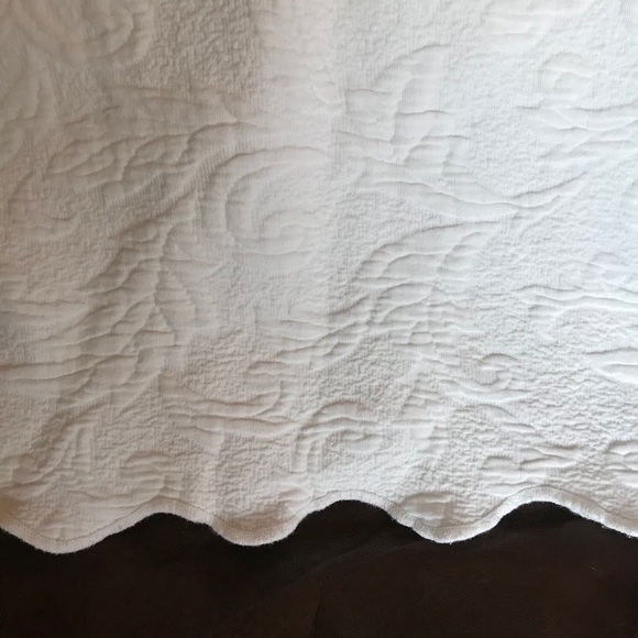 Coverlet/Bedspread - Picture 2 of 4